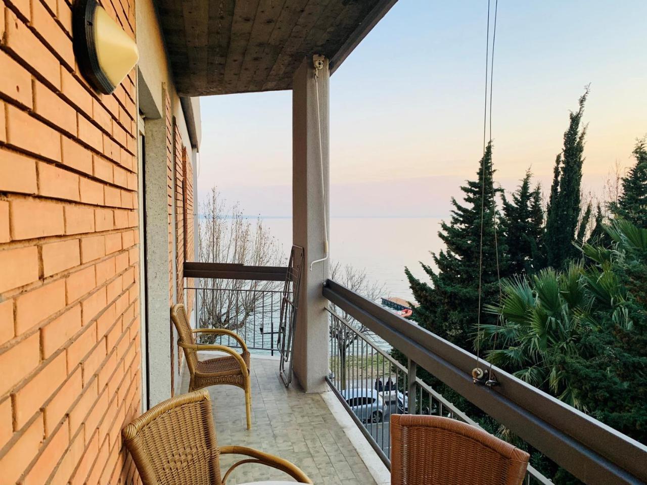 Front Lake Apartment Bardolino Exterior foto